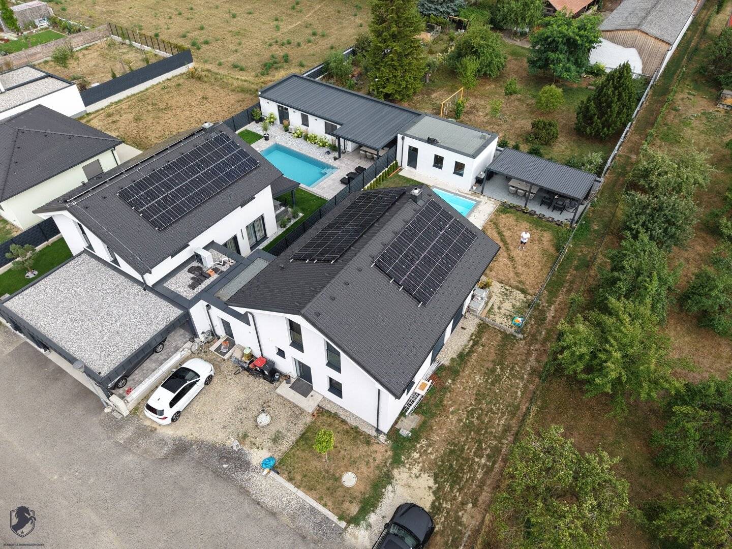 Einfamilienhaus mit großzügigem Wohnkonzept, Pool und attraktivem Außenbereich