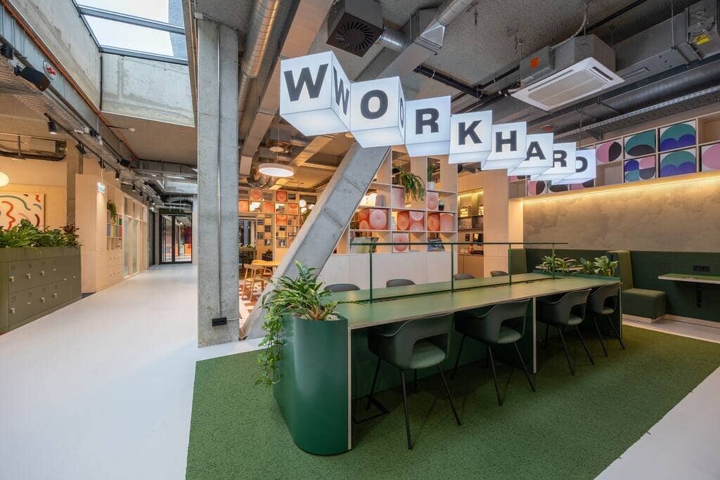 Moderne Co-Working Spaces und Private Offices  – Flexible Arbeitsflächen