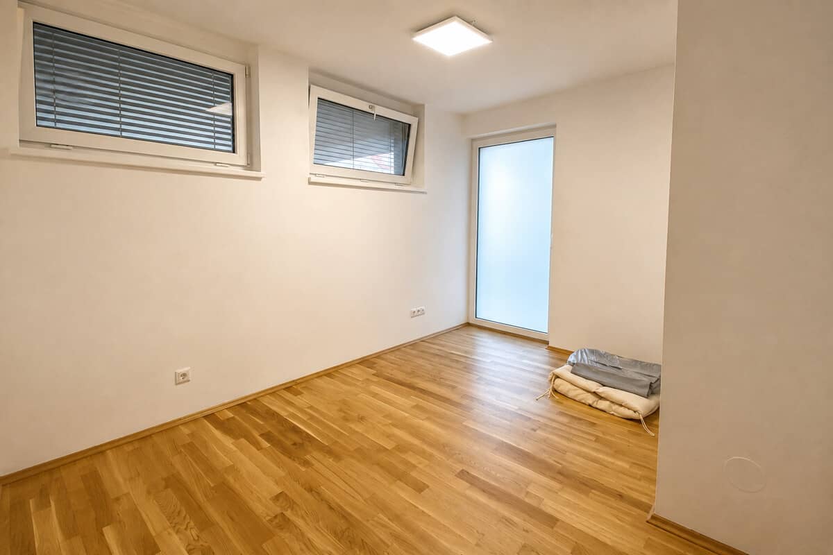 Neuwertige Erdgeschosswohnung mit Privatgarten und Terrasse