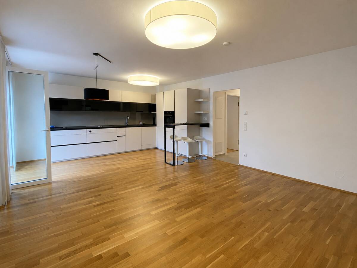 Neuwertige Erdgeschosswohnung mit Privatgarten und Terrasse