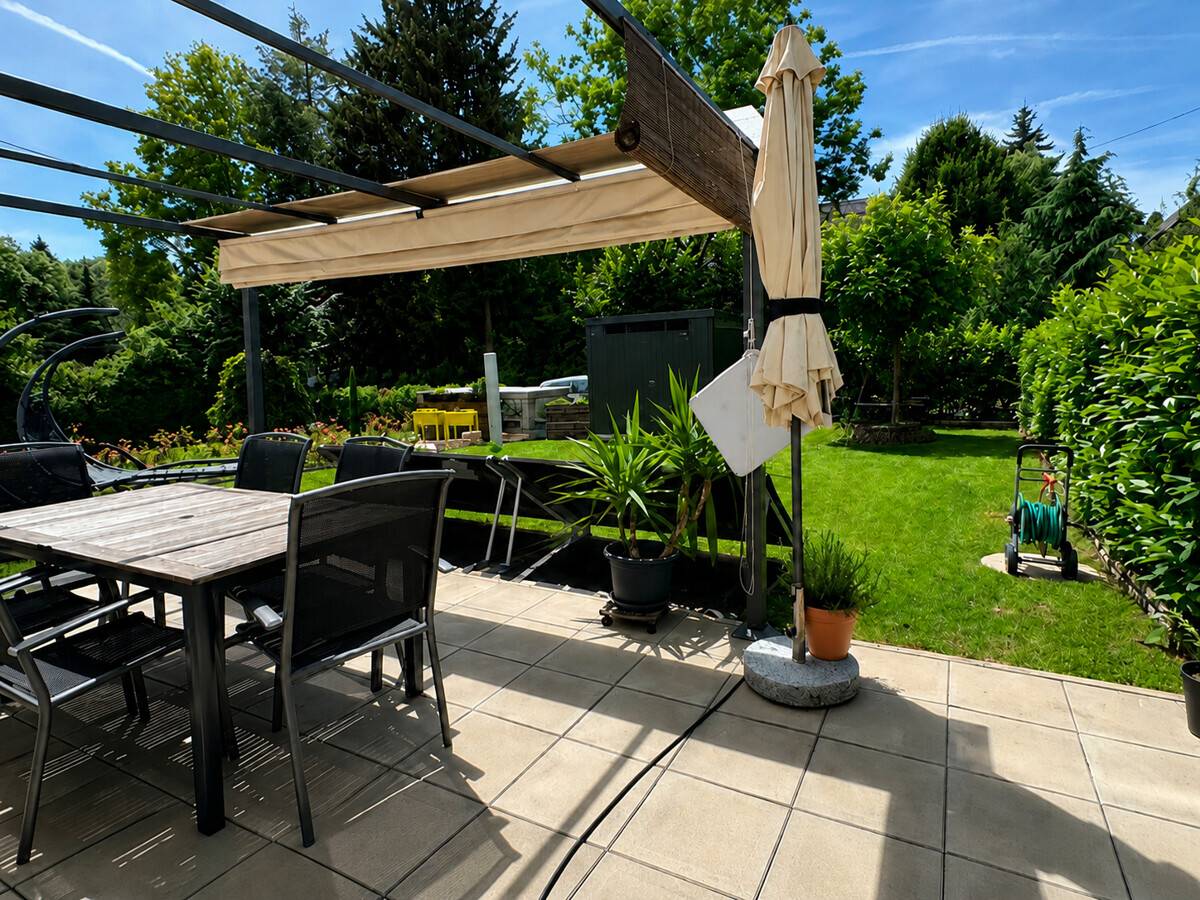 Neuwertige Erdgeschosswohnung mit Privatgarten und Terrasse