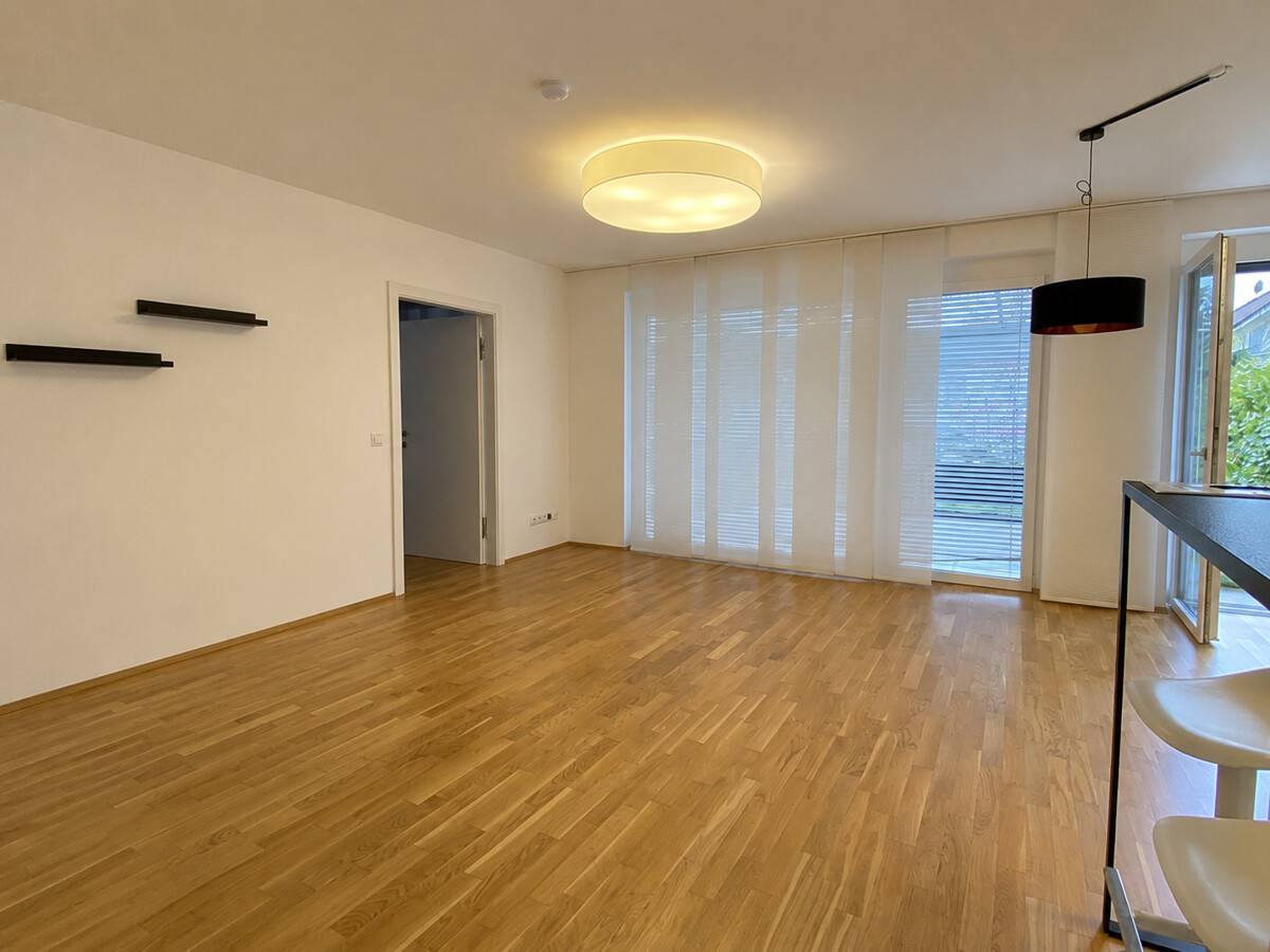 Neuwertige Erdgeschosswohnung mit Privatgarten und Terrasse