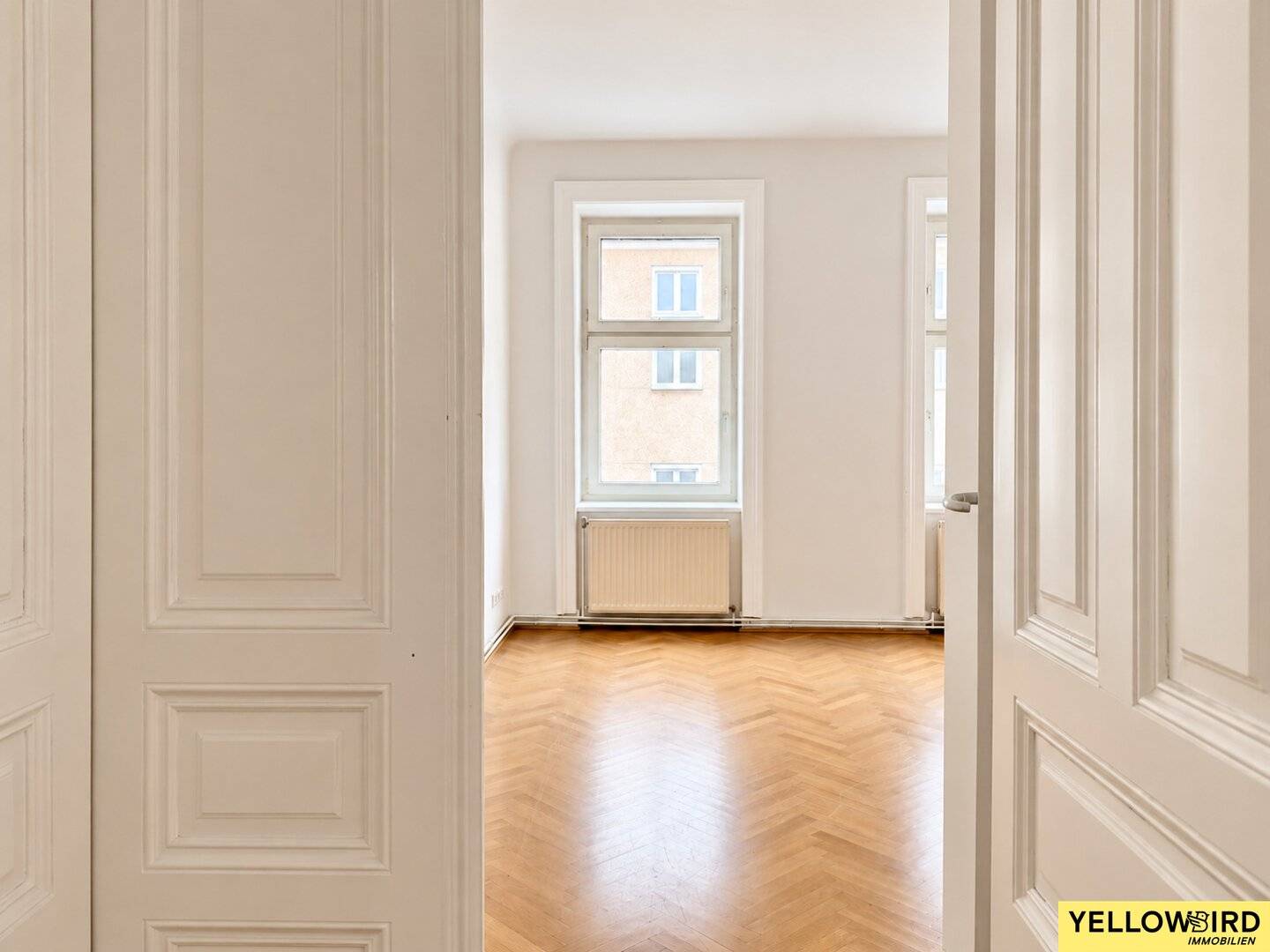 Bright 3-room apartment with balcony in quiet location near Belvedere with high renovation potential