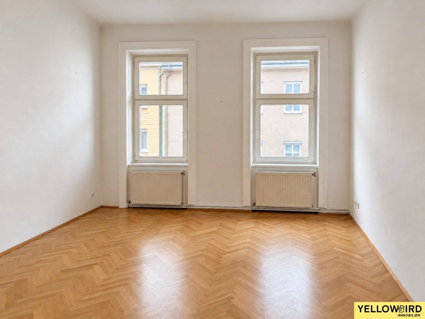 Bright 3-room apartment with balcony in quiet location near Belvedere with high renovation potential