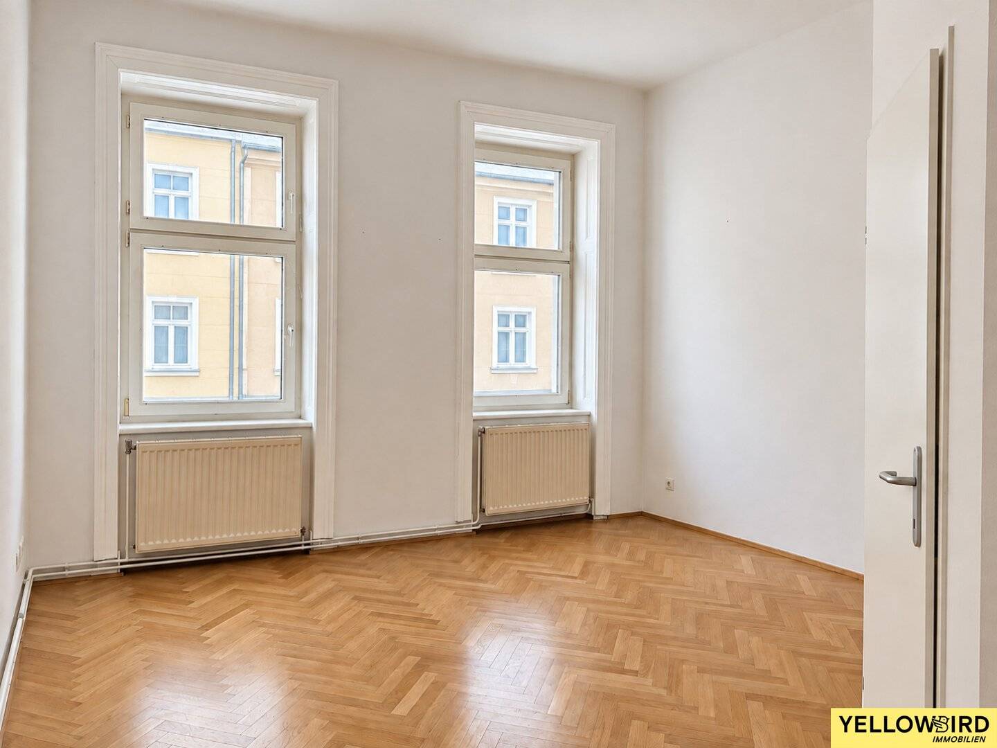 Bright 3-room apartment with balcony in quiet location near Belvedere with high renovation potential