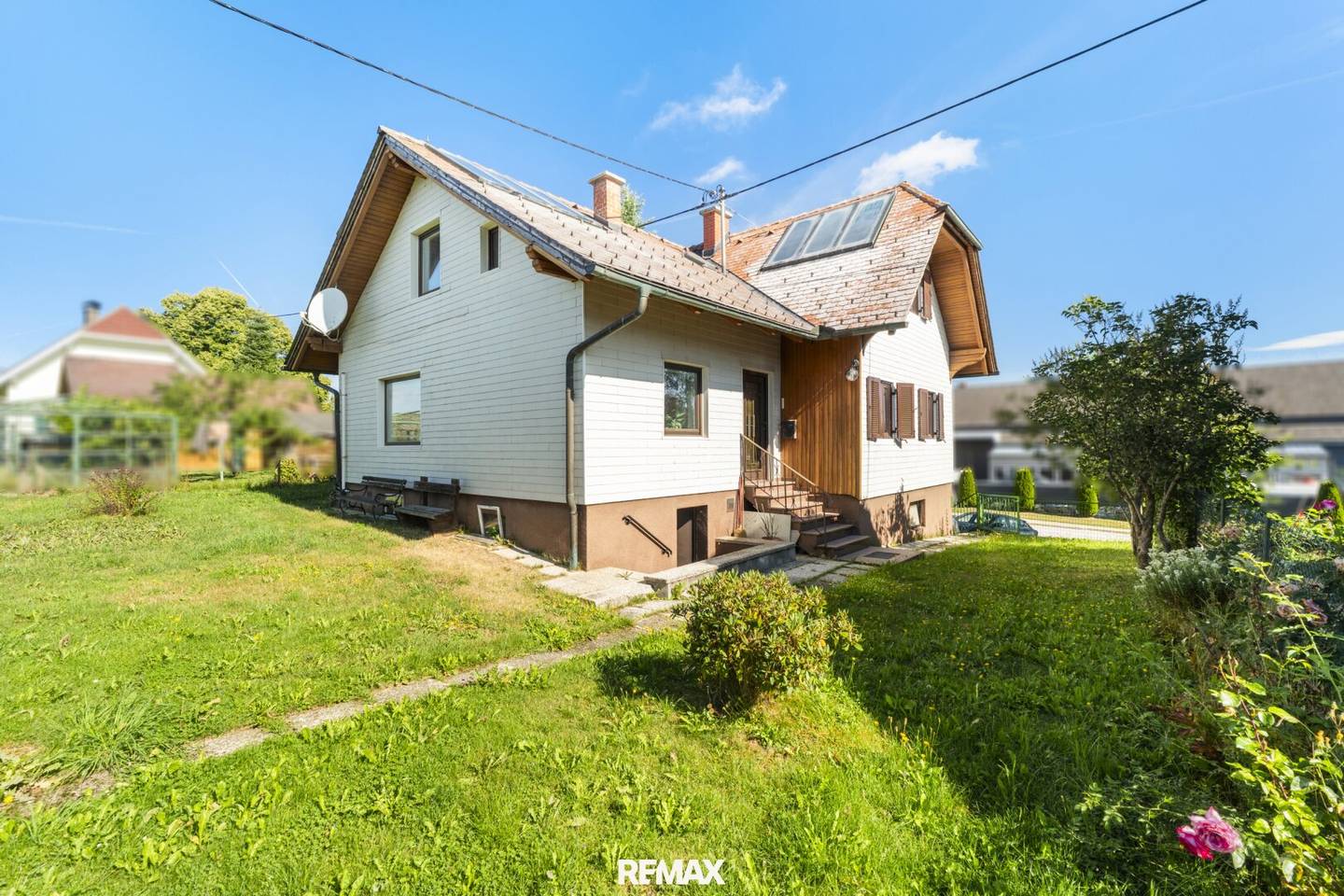 Living at approx. 1,087 m above sea level: Cozy house with potential including large plot in idyllic location in Preitenegg