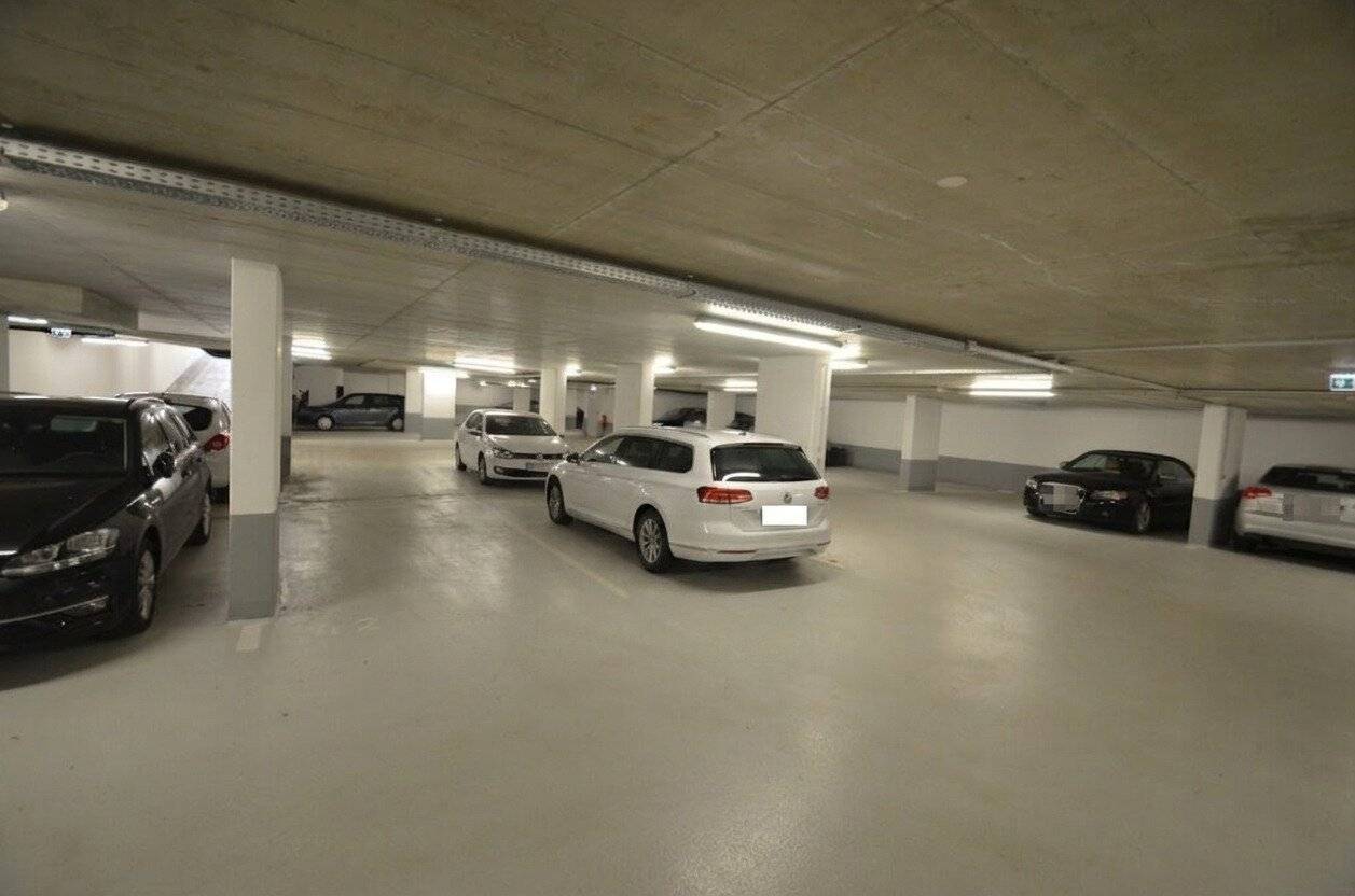 Garage Anton Kuh Weg/ MARX HALLE