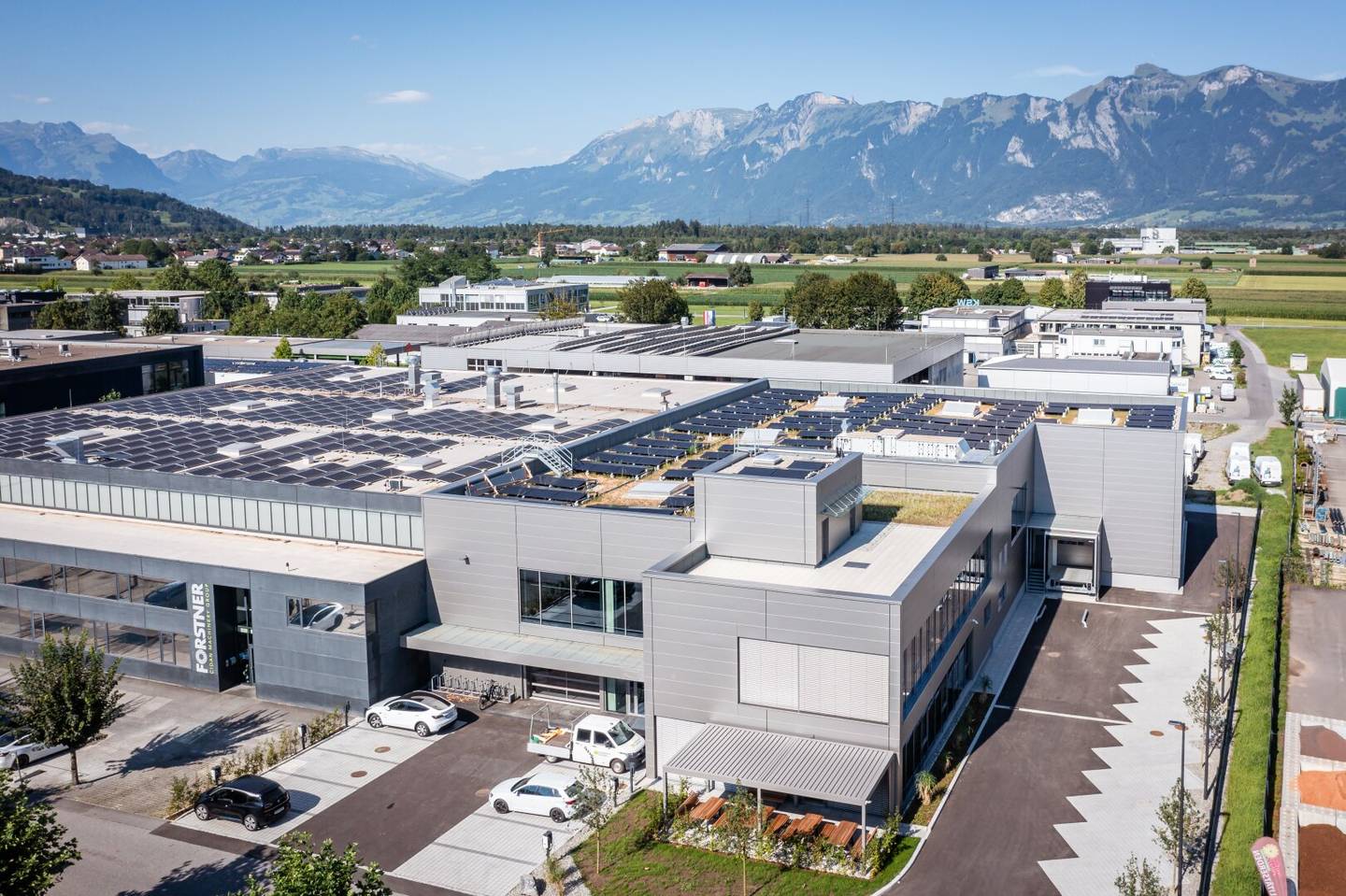 Modern production and storage hall with furnished office space 1.340 m² - sustainable commercial building R2 - Industriepark Runa in Feldkirch-Altenstadt