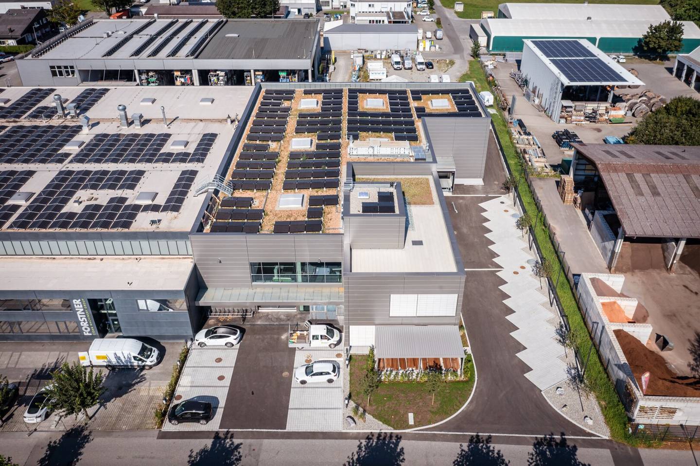 Modern production and storage hall with furnished office space 1.340 m² - sustainable commercial building R2 - Industriepark Runa in Feldkirch-Altenstadt