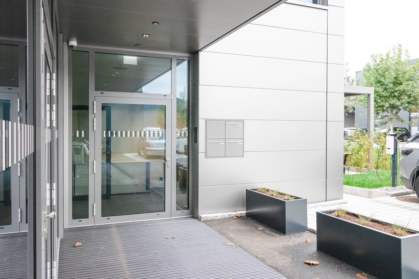 Moderne Produktions- und Lagerhalle mit möblierter Bürofläche 1.340 m² - nachhaltiger Gewerbebau R2 - Industriepark Runa in Feldkirch-Altenstadt