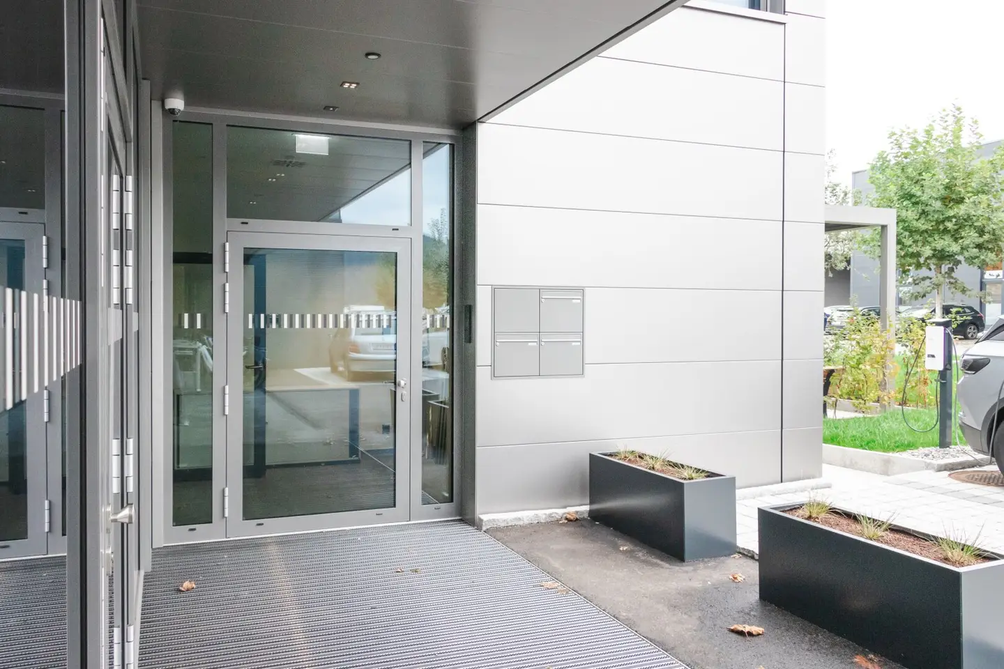 Moderne Produktions- und Lagerhalle mit möblierter Bürofläche 1.340 m² - nachhaltiger Gewerbebau R2 - Industriepark Runa in Feldkirch-Altenstadt