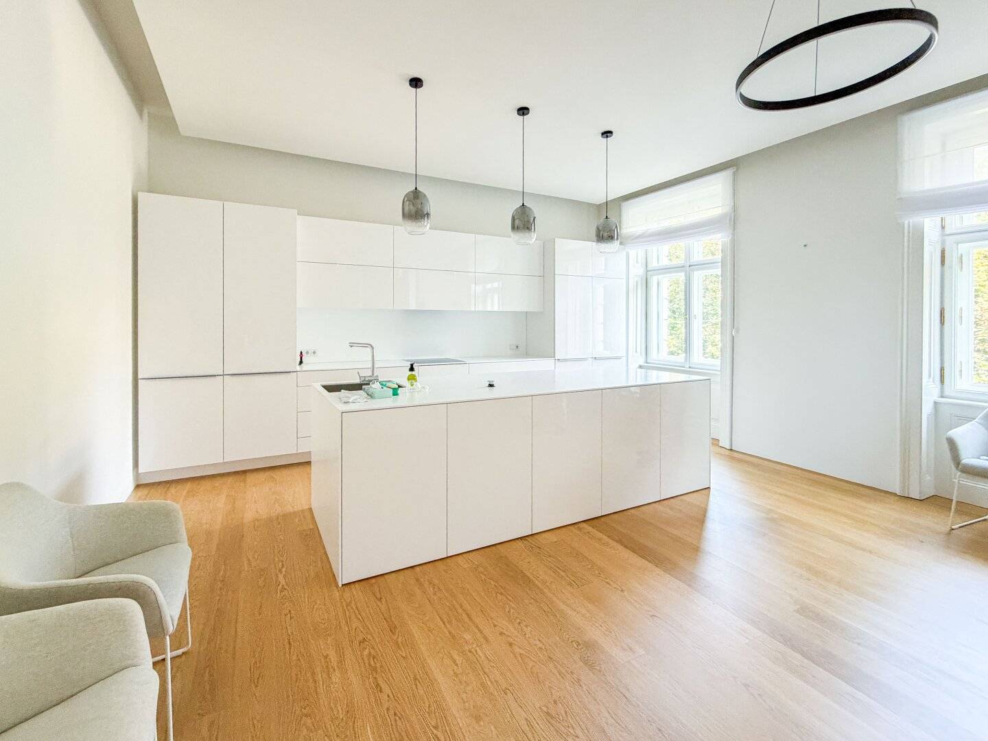 Luxuriöser Altbau! 5-Zimmer-Wohnung in prachtvollem Althaus/ Nähe Servitenviertel &amp; Lycée