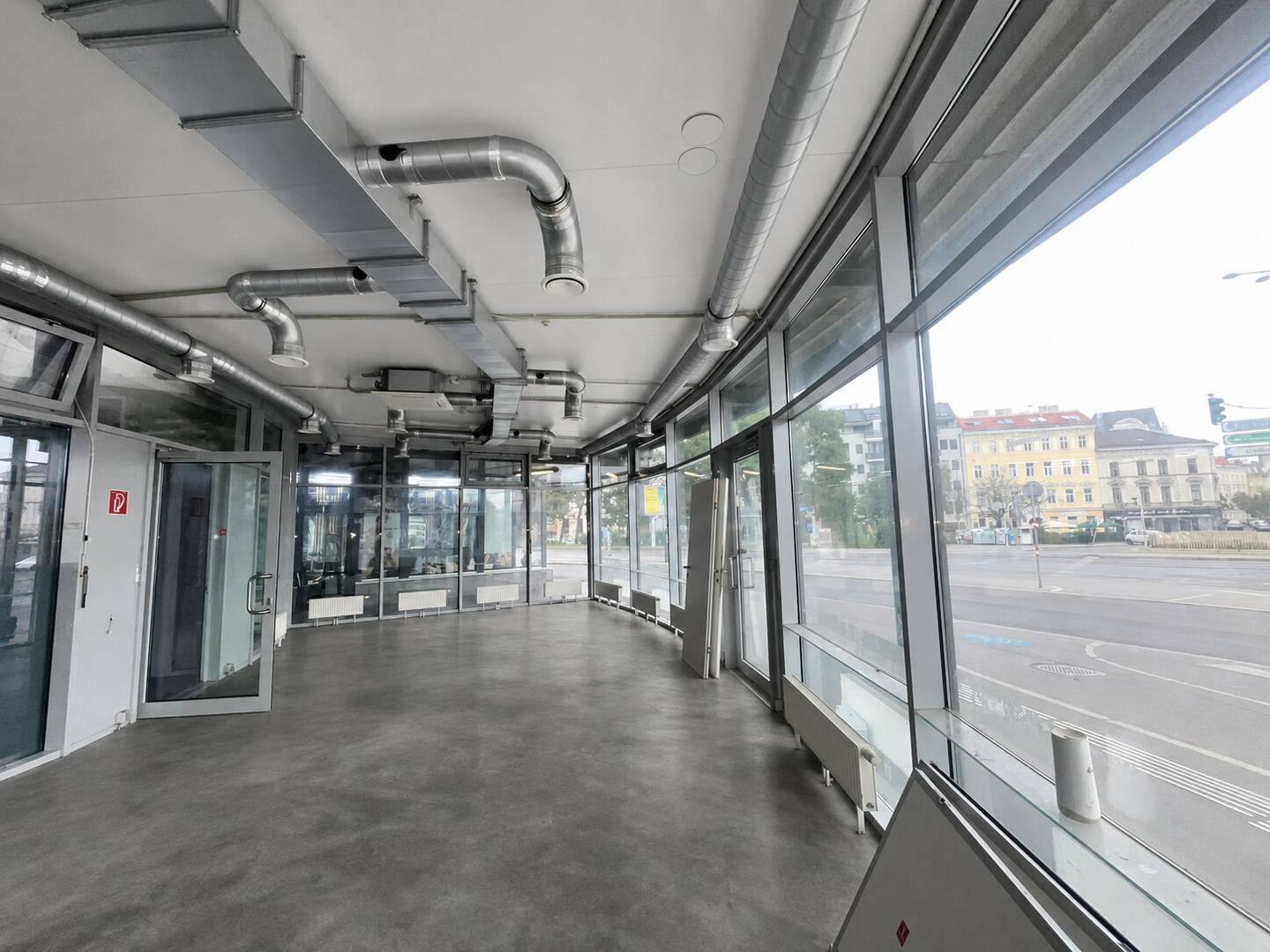 Sichtbare Gastronomiefläche mit Schanigarten Wohnung