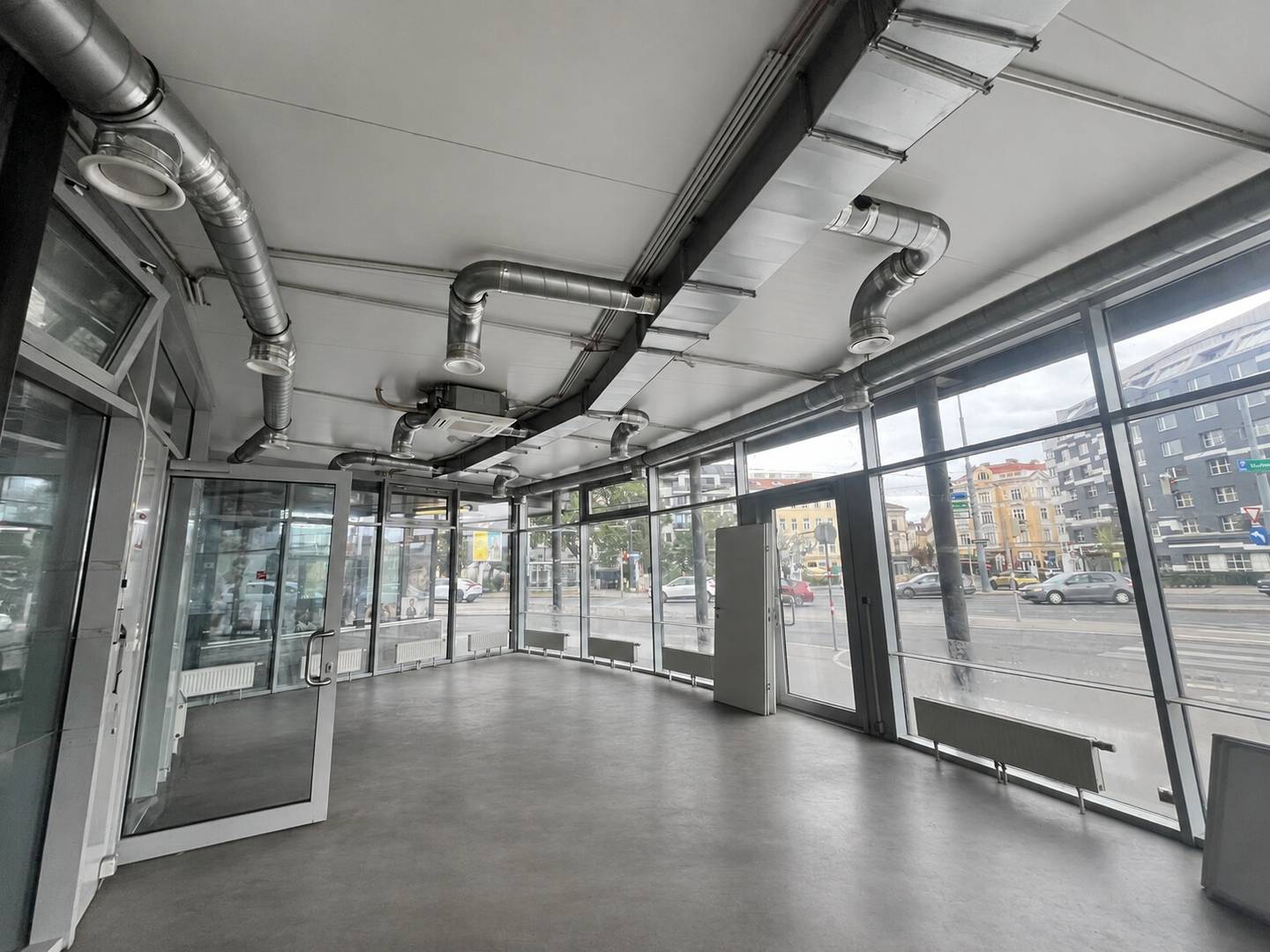Sichtbare Gastronomiefläche mit Schanigarten Wohnung
