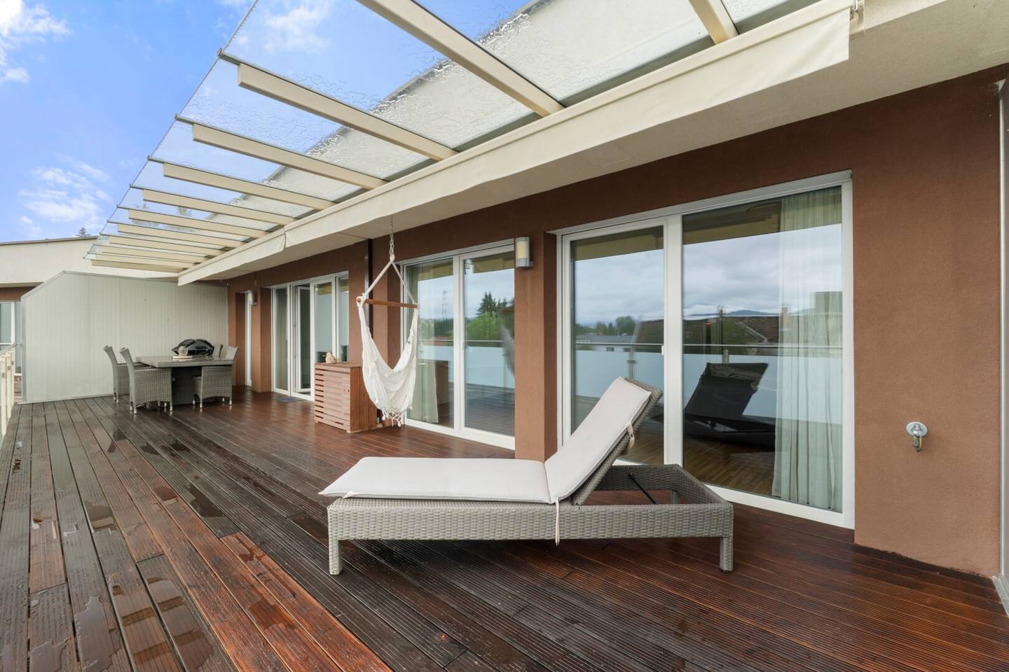 Light-filled apartment with luxury terrace
