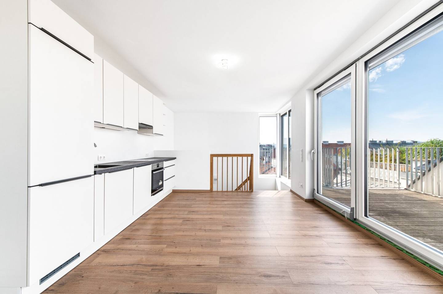 Stylish Attic Apartment with Terrace and U-Bahn Nearby in 1030