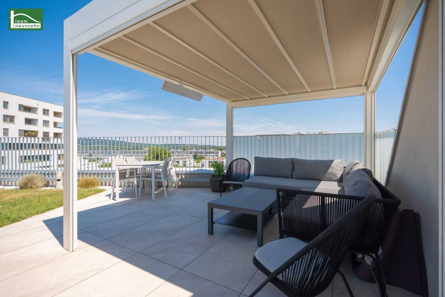 Exklusives Wohnen mit Dachterrasse, Eigengarten &amp; Pool – und zahlreichen weiteren Highlights!