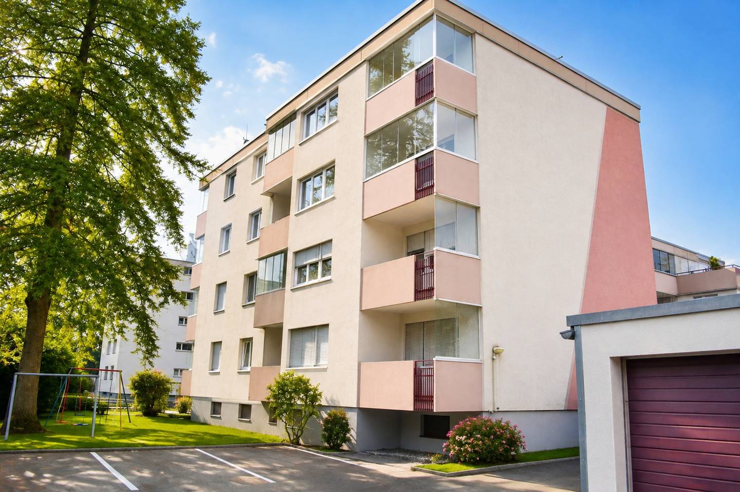 Helle Wohnung mit Balkon in ruhiger Lage