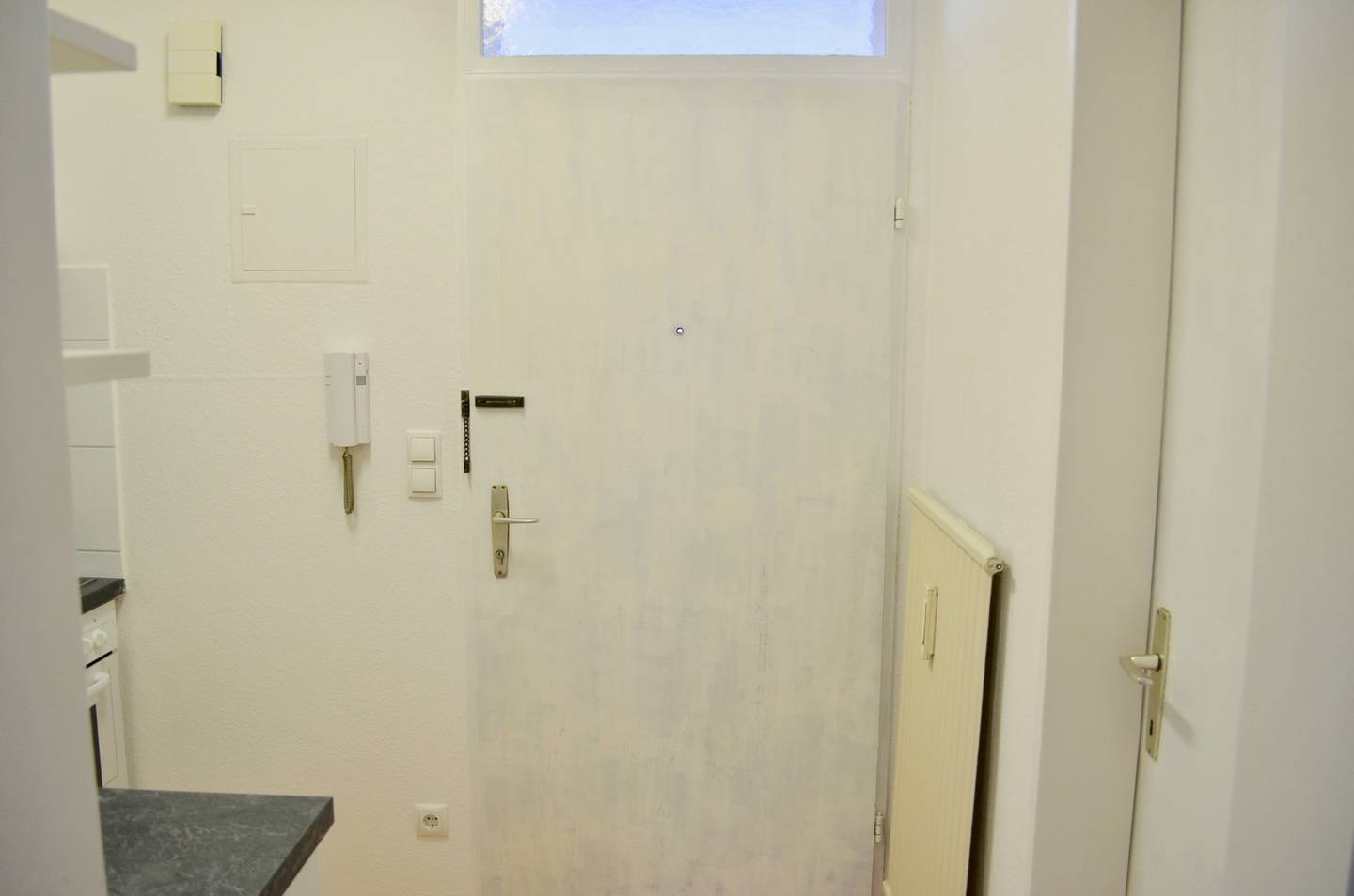 Helle Wohnung mit Balkon in ruhiger Lage