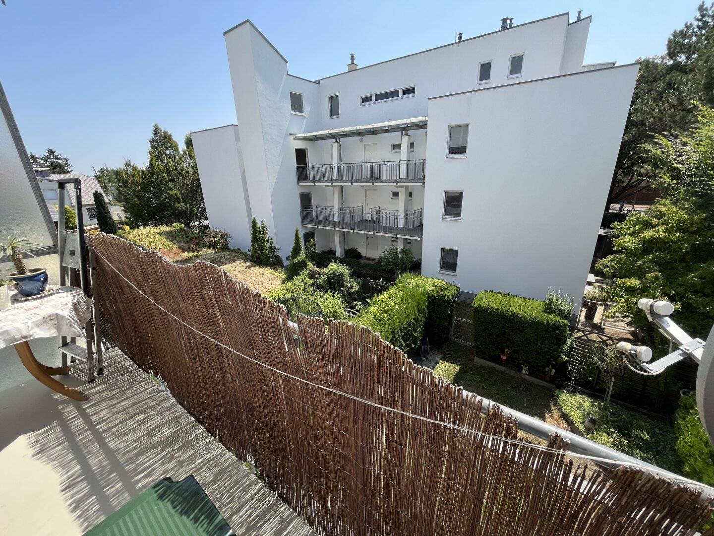 Bright 3-room apartment with loggia