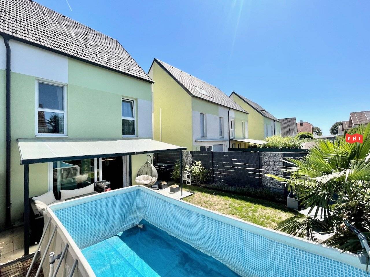 Charmantes 5 Zimmer Eckeihenhaus mit Terrasse, Garten, Photovoltaik &amp; 2 Autoabstellplätzen