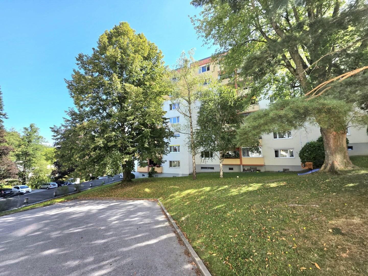 Quiet and bright apartment with good infrastructure!