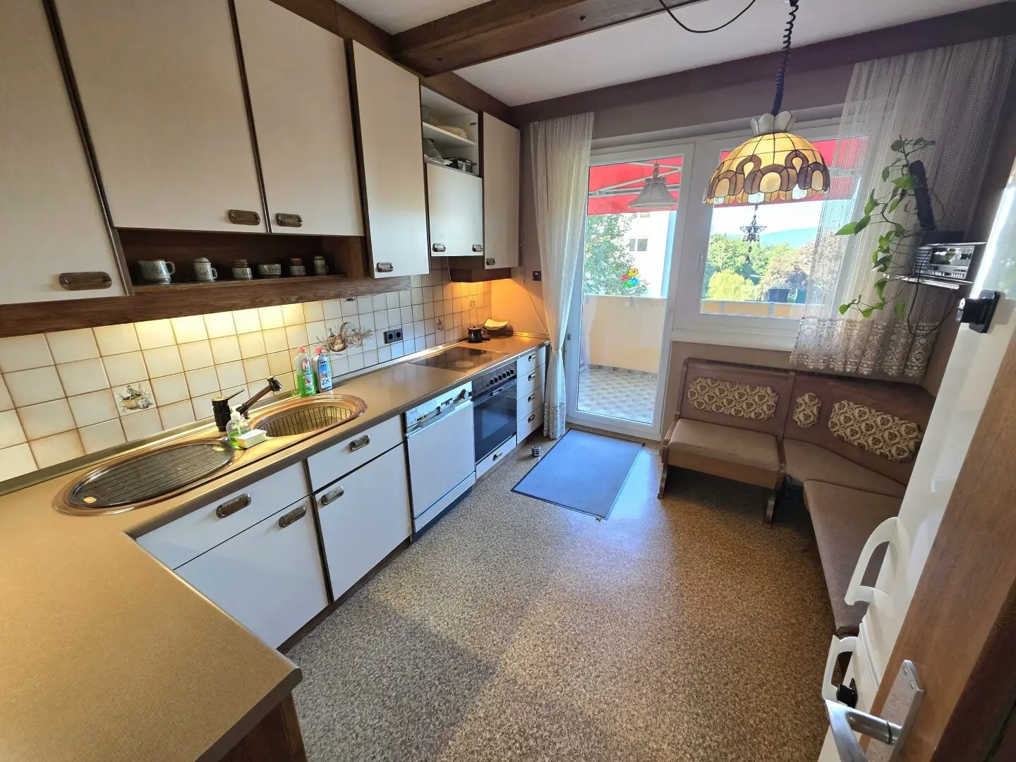 Ruhige und helle Wohnung mit guter Infrastruktur!
