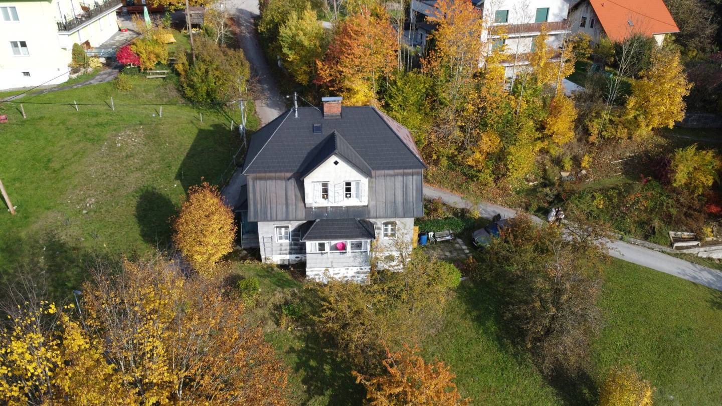 Charming affordable single-family house in Reichenau - Top opportunity for craftsmen - 6 room house awaits to be awakened from the Sleeping Beauty slumber