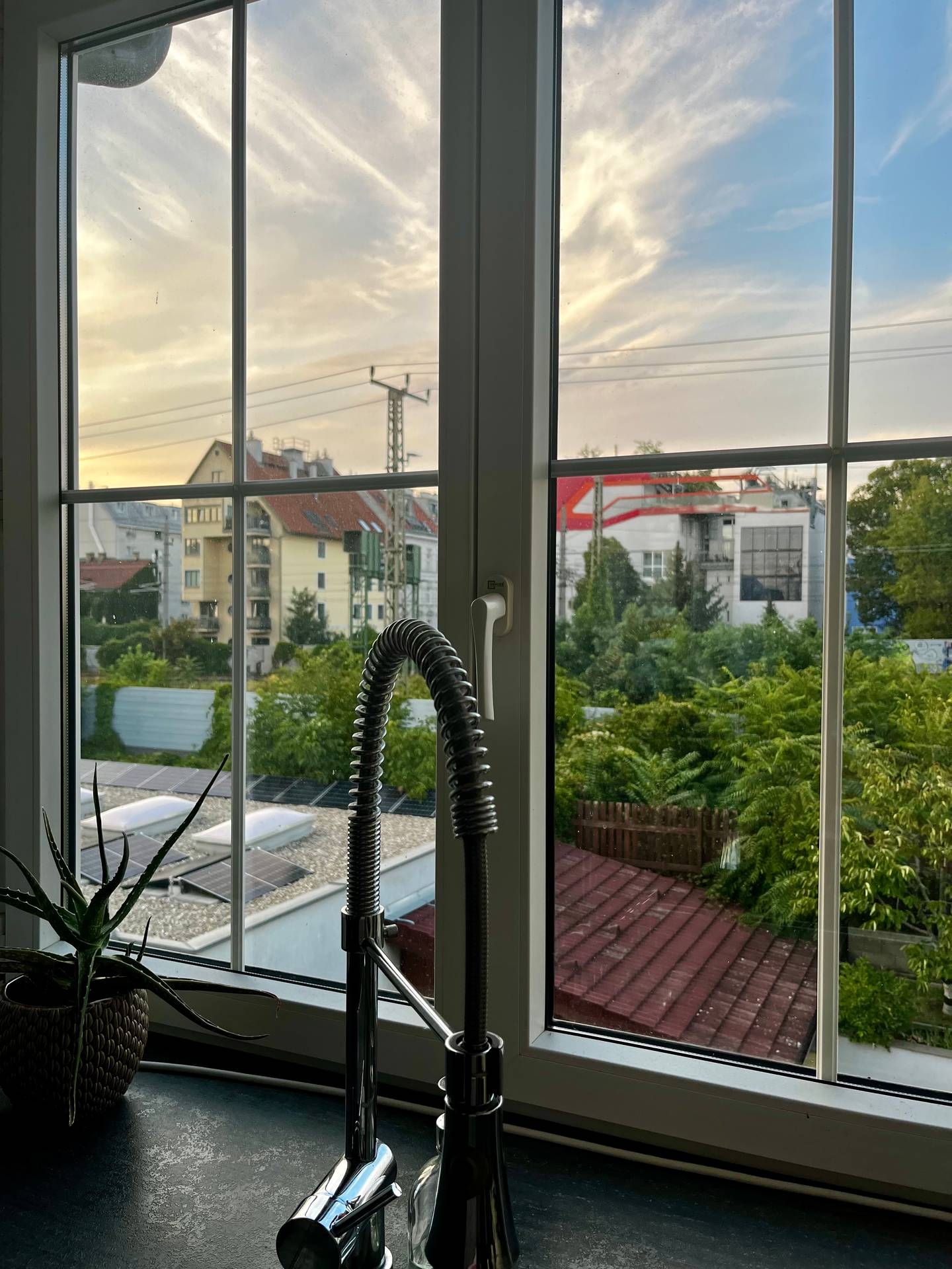Helle Dachgeschosswohnung mit überdachter Südloggia