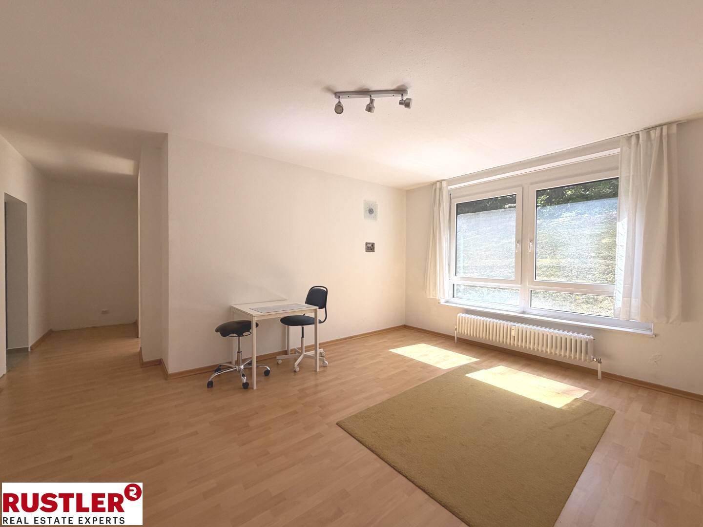 Helle Wohnung mit Indoor Pool und Waldblick
