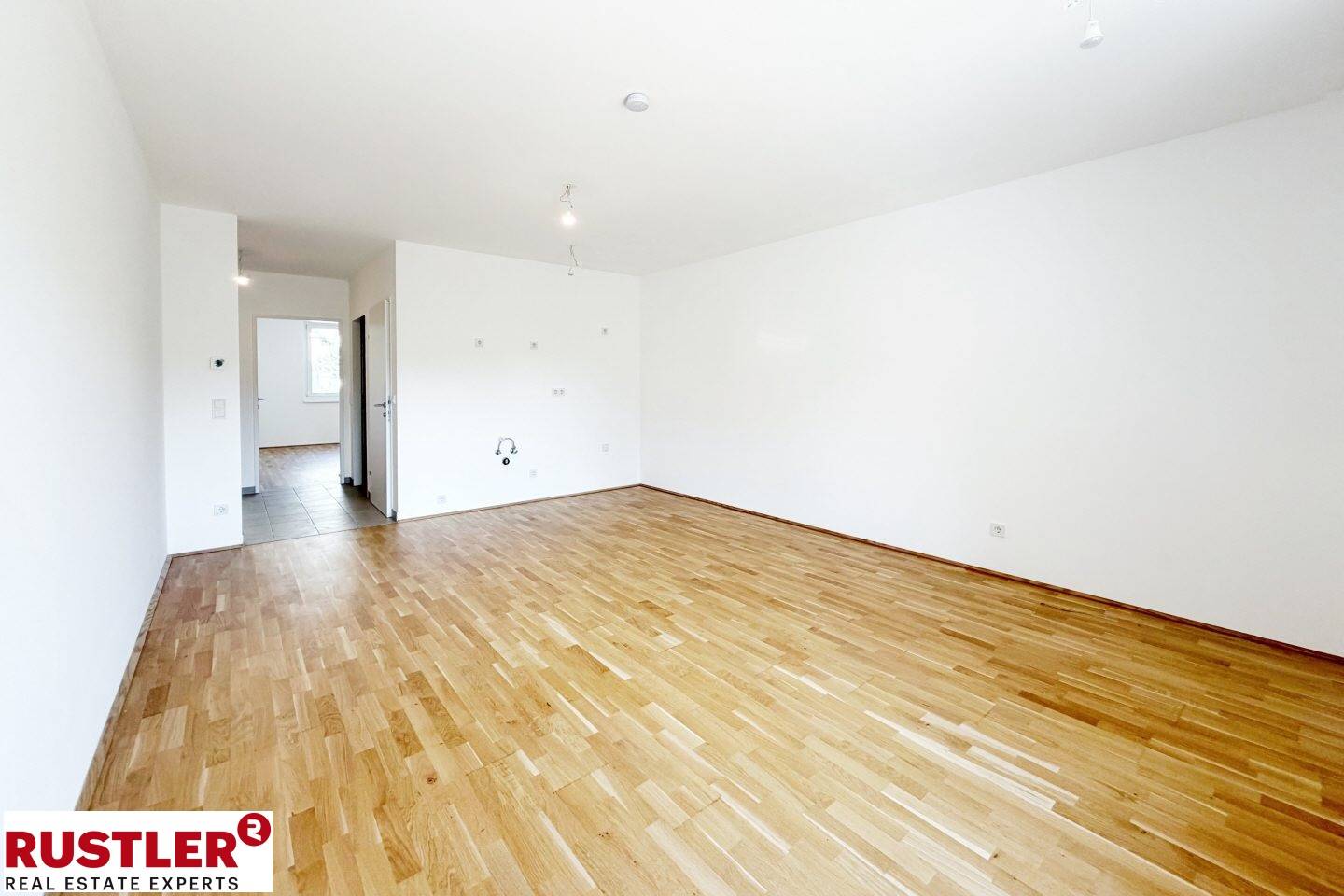 Apartment in green setting with balcony and underfloor heating