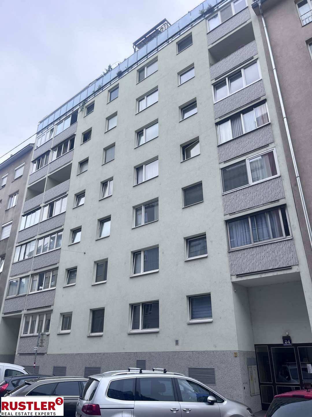 Sonnige Wohnung mit zwei Loggien und Lift