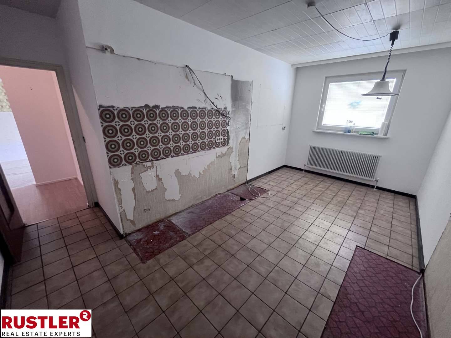 Sonnige Wohnung mit zwei Loggien und Lift