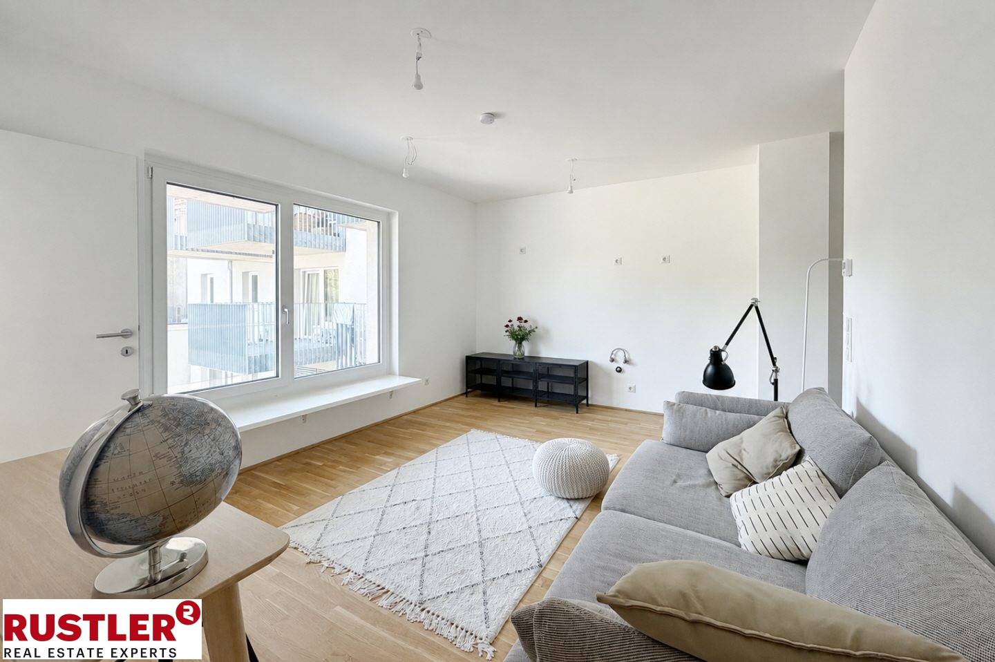 Modern Maisonettewohnung in green location with private garden