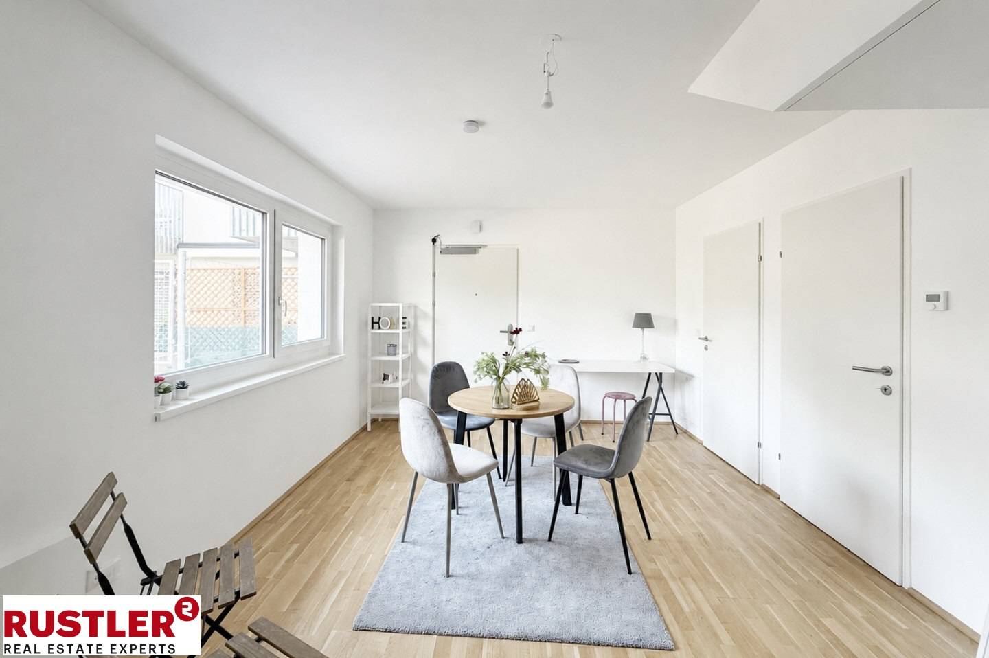 Modern Maisonettewohnung in green location with private garden