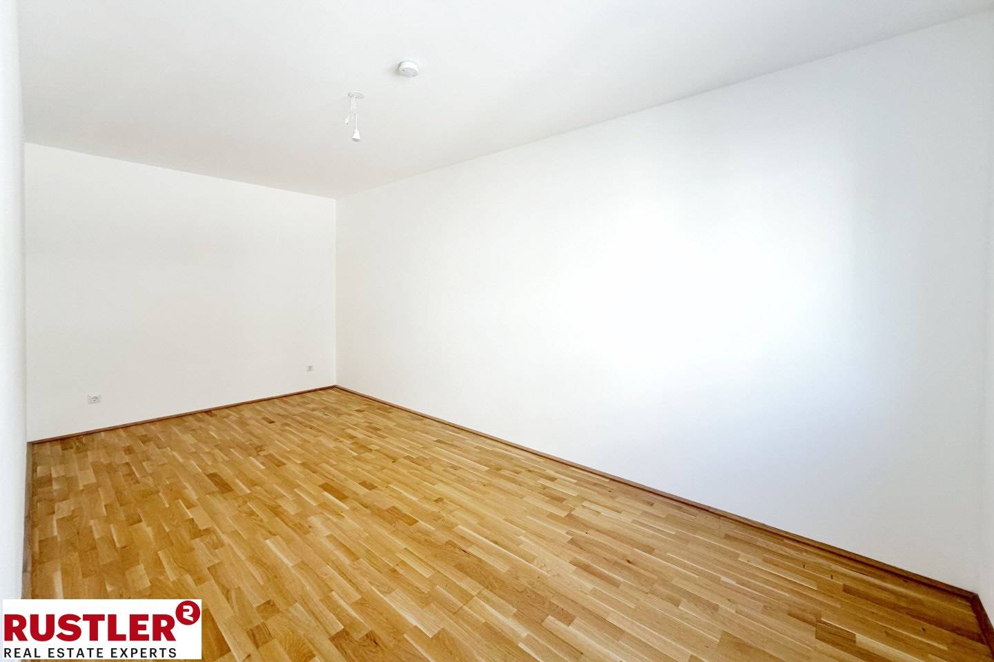 Neubauwohnung in ruhiger Grünlage mit Balkon