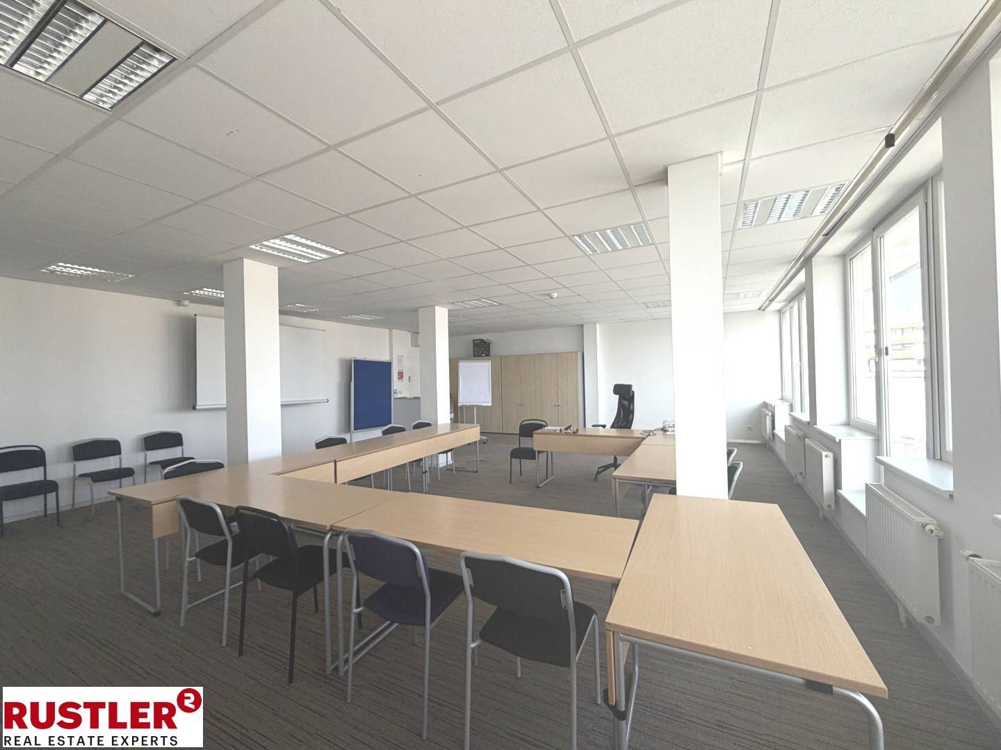 Lichtdurchflutete Dachgeschosswohnung mit großer Terrasse und Rundumblick