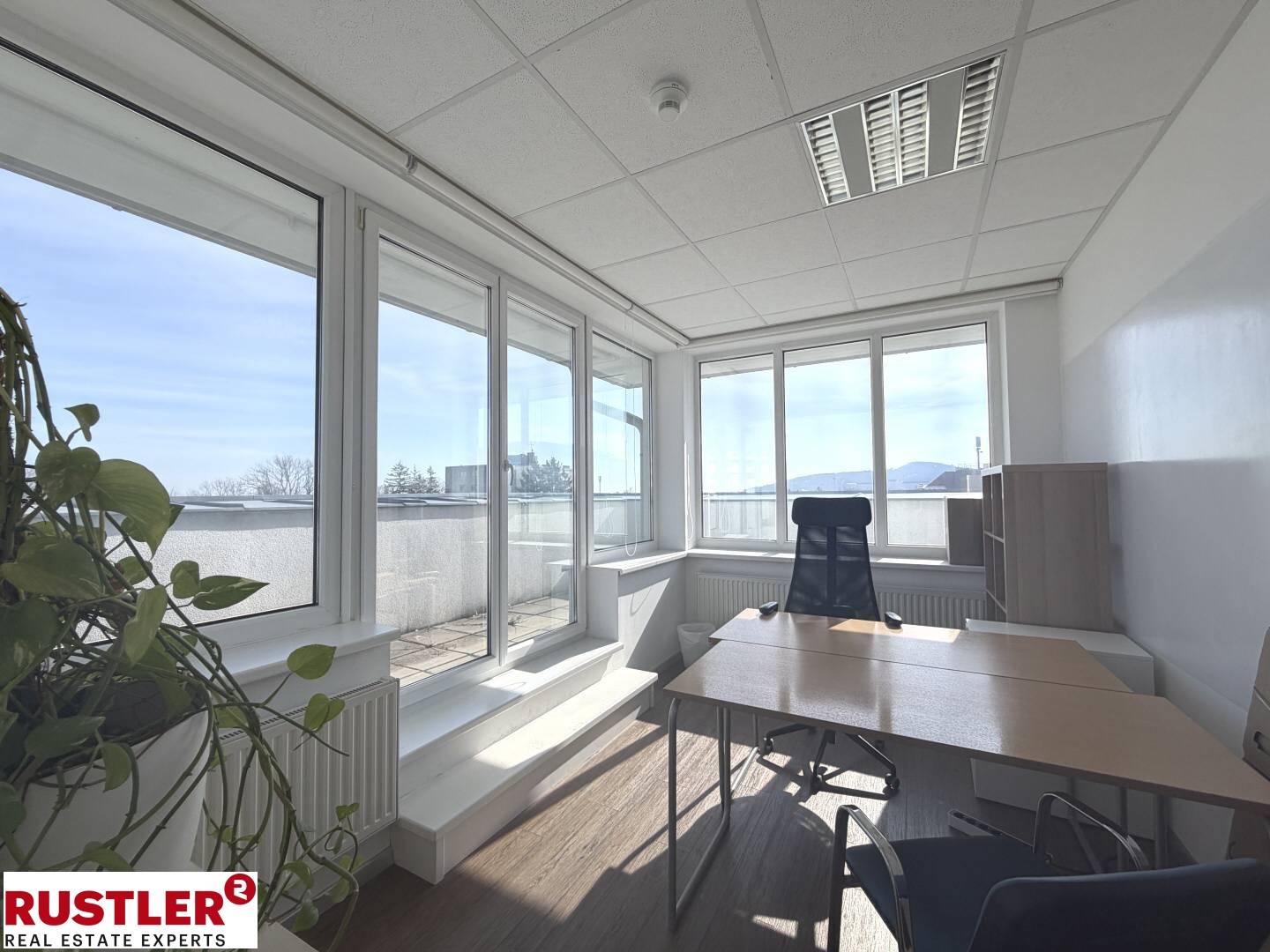 Lichtdurchflutete Dachgeschosswohnung in Fußgängerzone mit Terrassen
