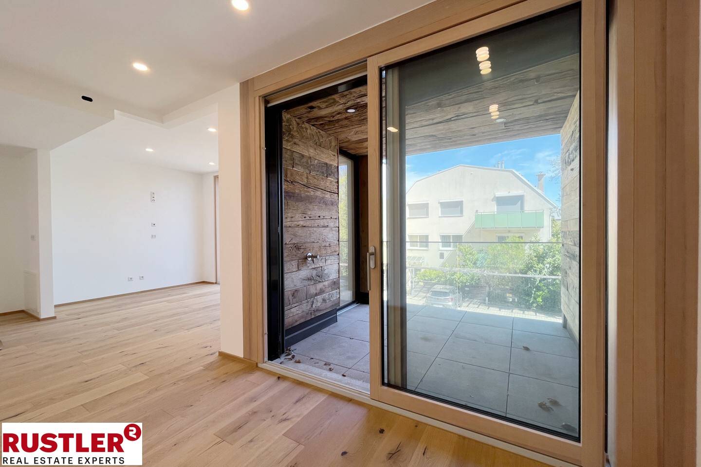 Helle Wohnung mit Loggia und gemeinschaftlicher Dachterrasse