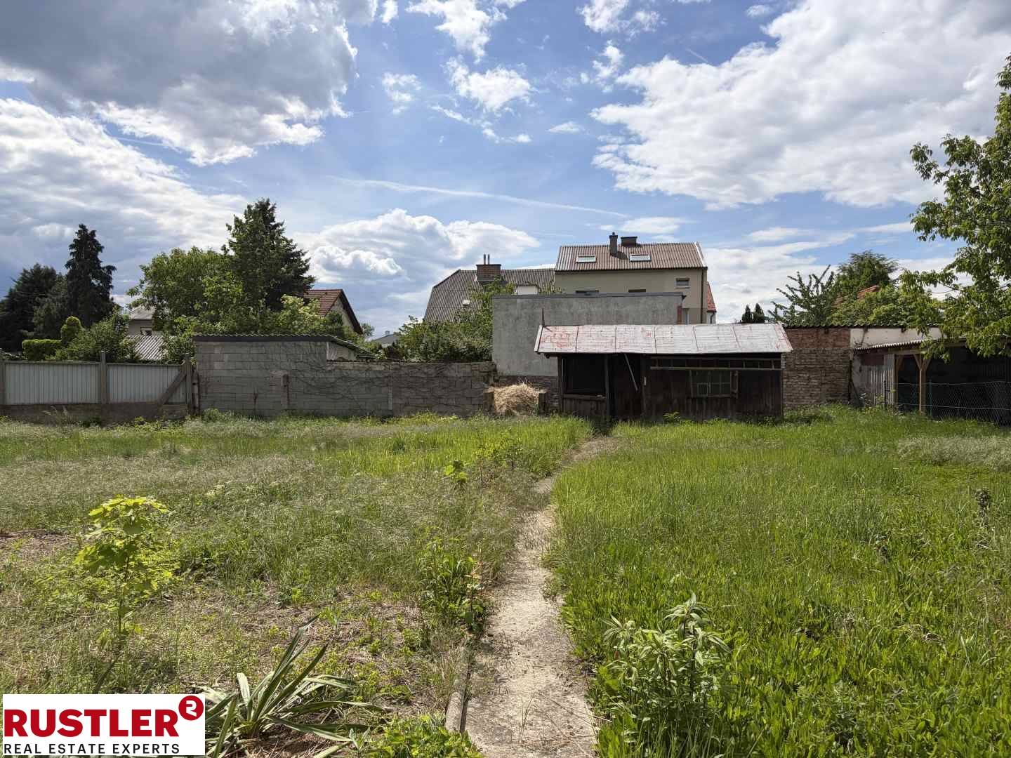 Sunny garden setting with development potential Family apartment