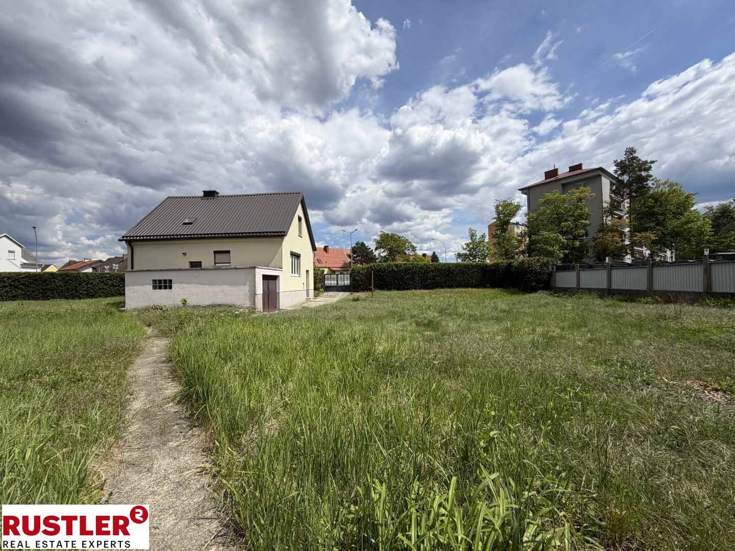 Sunny garden setting with development potential Family apartment