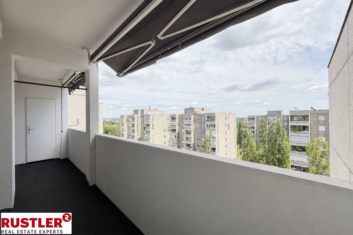 Lichtdurchflutete Dachgeschosswohnung mit Loggia und Lift