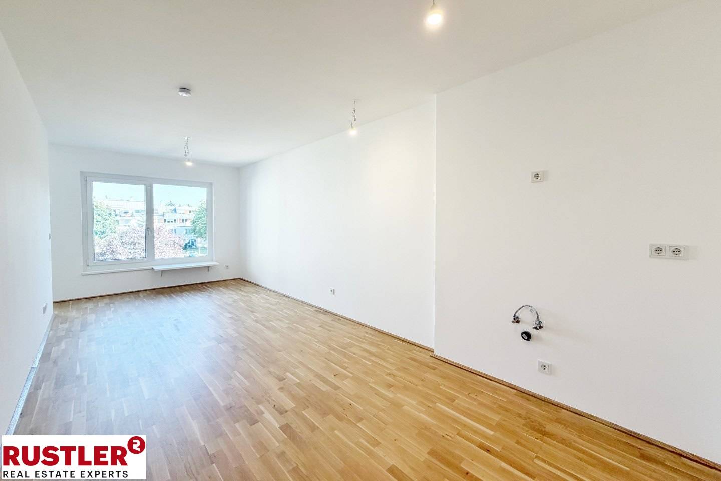 Modern apartment in green location with balcony