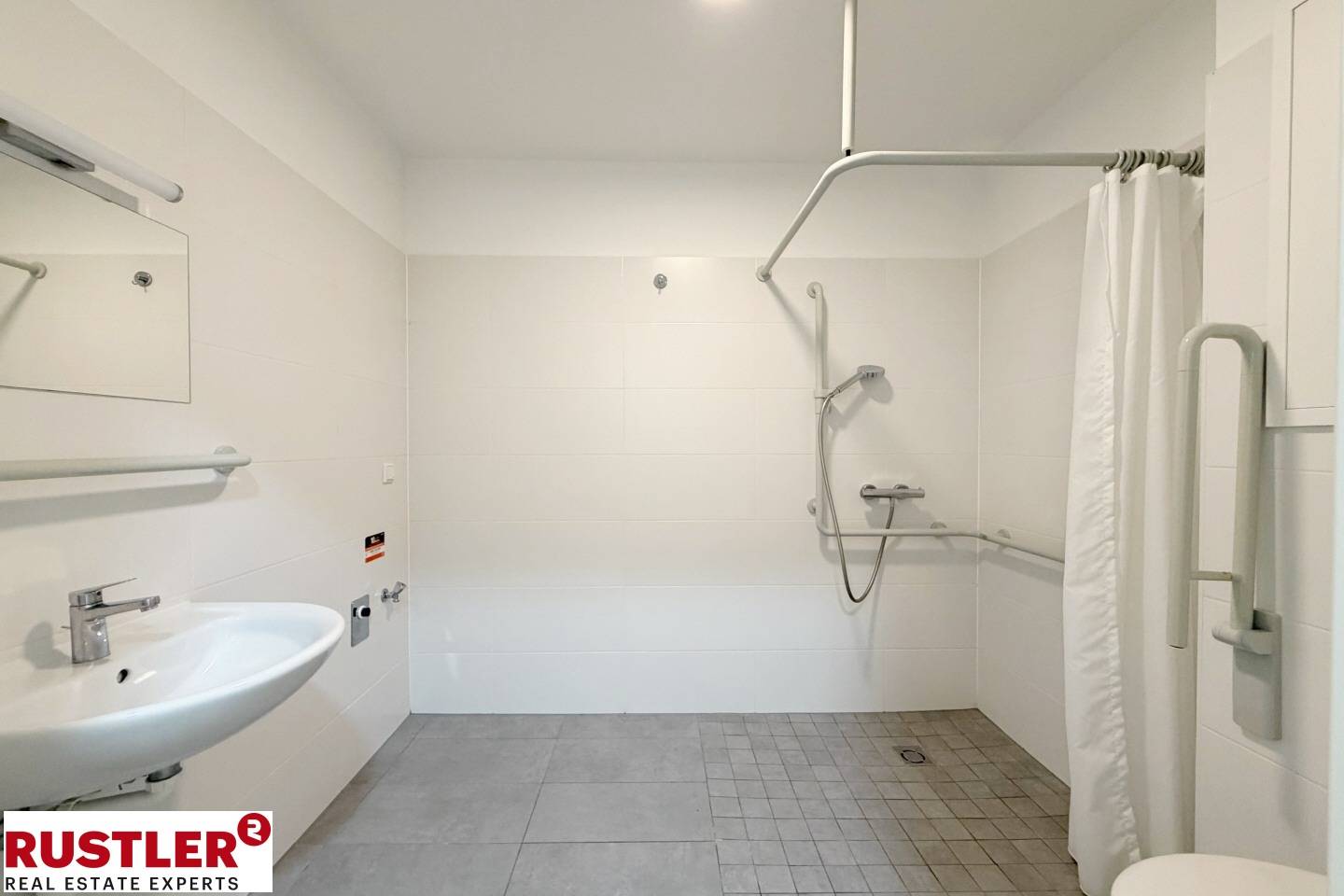 Wohnung with large terrace and on site care service