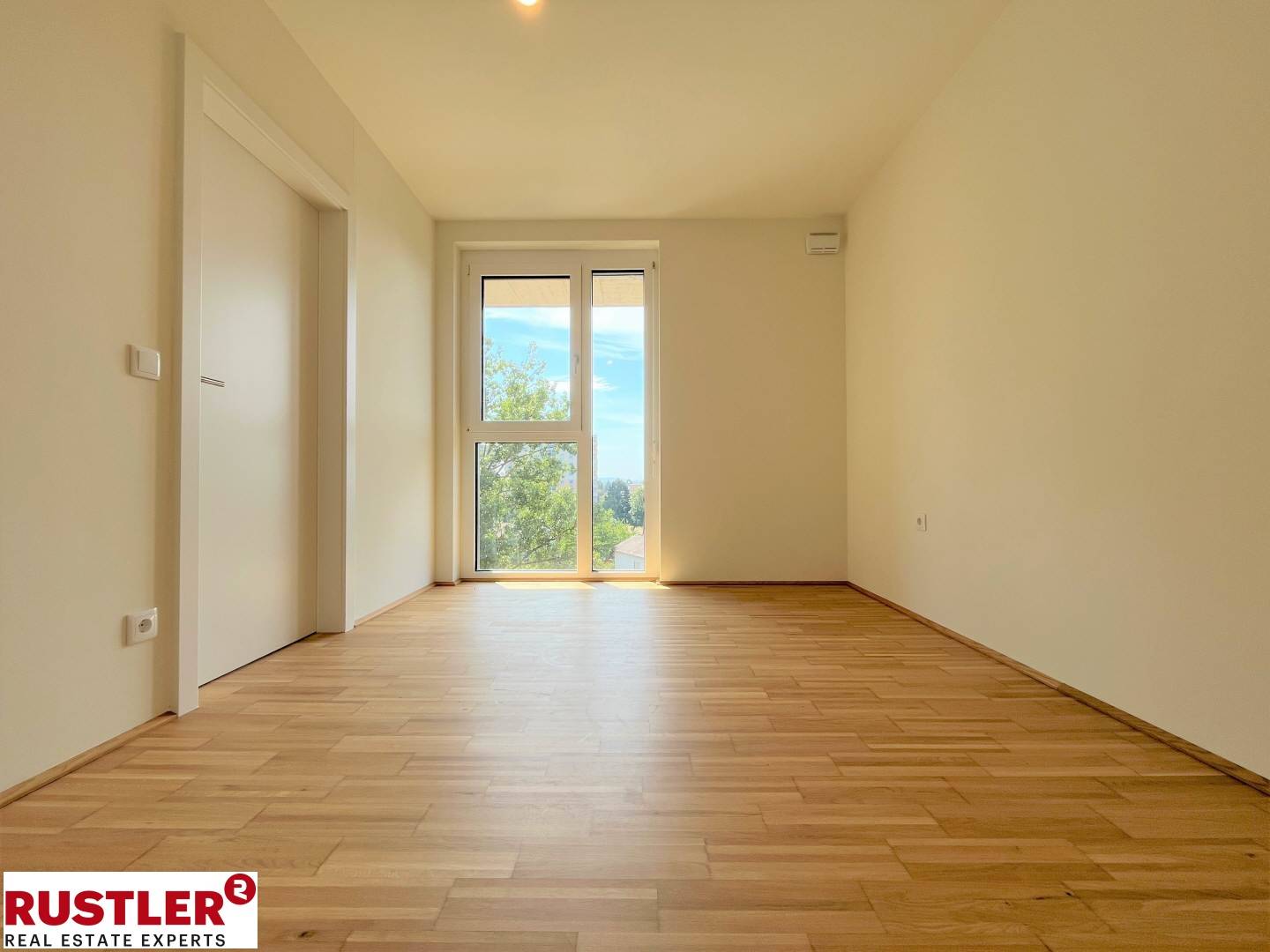 Helle Wohnung mit Balkon nahe Mur und Park
