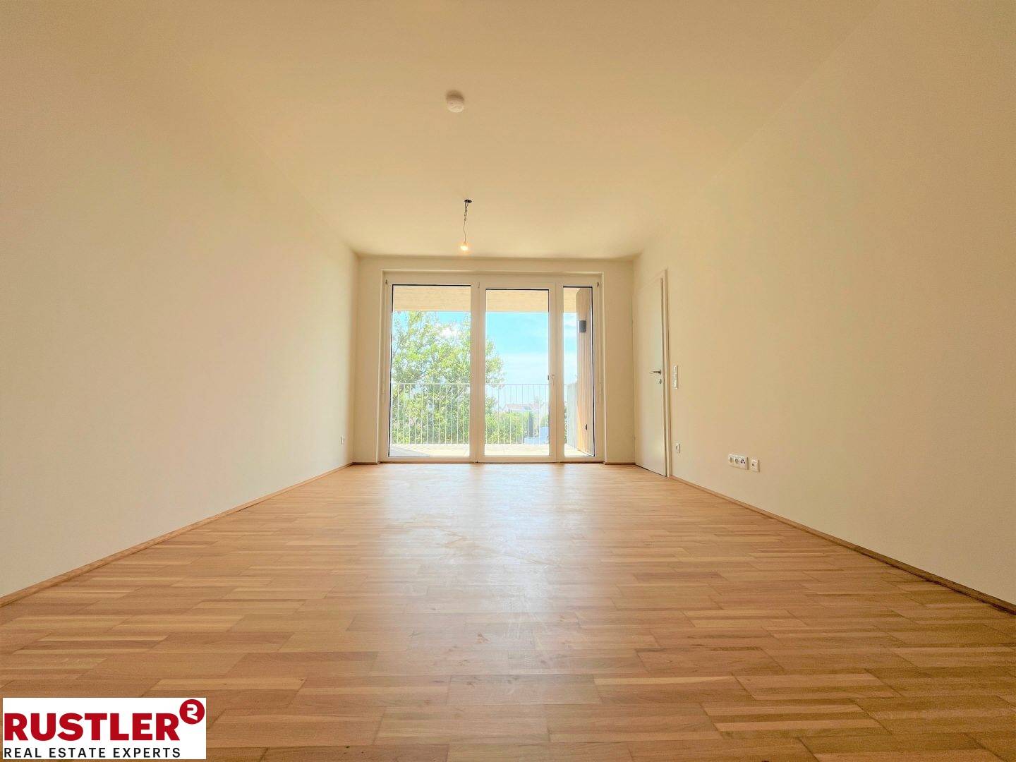 Helle Wohnung mit Balkon nahe Mur und Park
