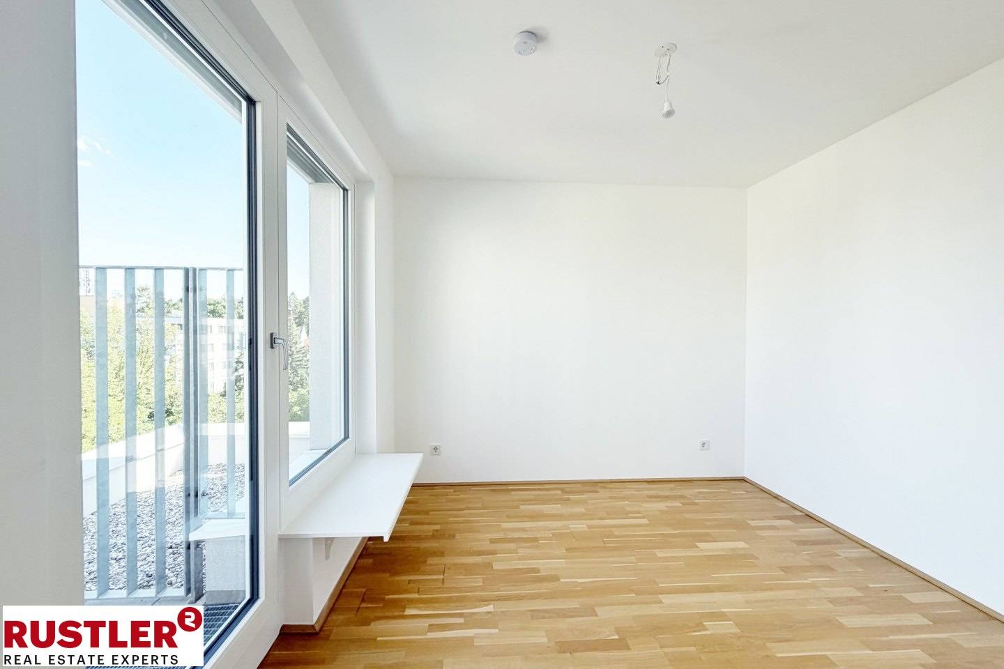 New build apartment with terrace in a quiet green setting