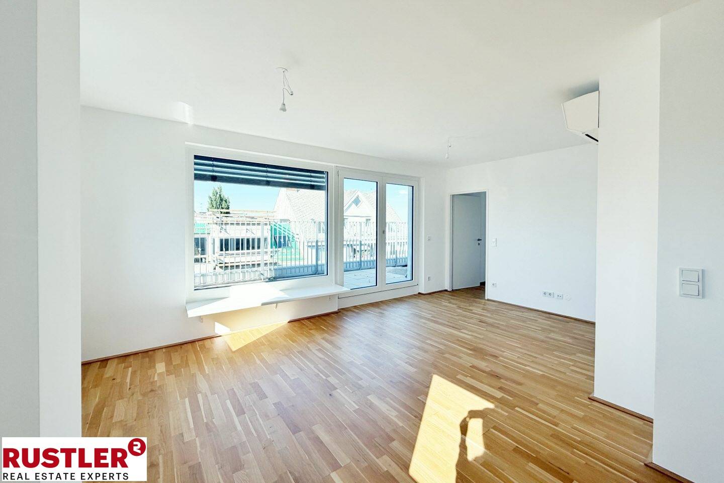 Lichtdurchflutete Dachgeschosswohnung mit Terrasse und Fußbodenheizung