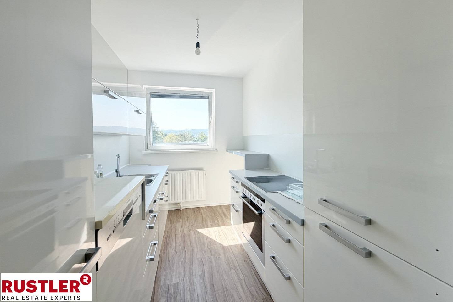 Frisch sanierte Wohnung mit verglaster Loggia