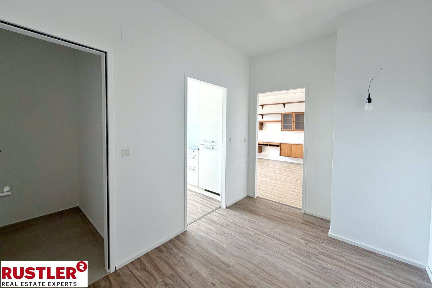 Frisch sanierte Wohnung mit verglaster Loggia